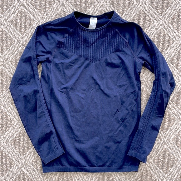 Fabletics Sync Long Sleeved Seamless Athletic Top-Washed Navy Color - Picture 2 of 6